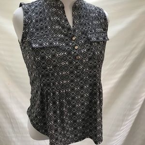 Cute black and white sleeveless top from Dressbarn size MP